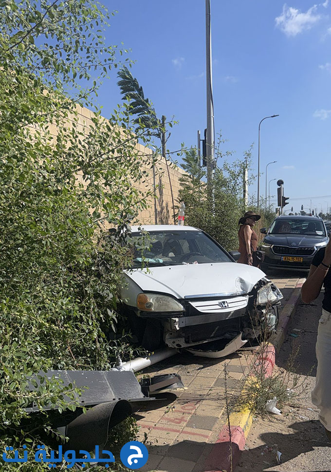 اصابة سائق بجراح بين طفيفة ومتوسطة بحادث طرق ذاتي قرب مدخل جلجولية الغربي
